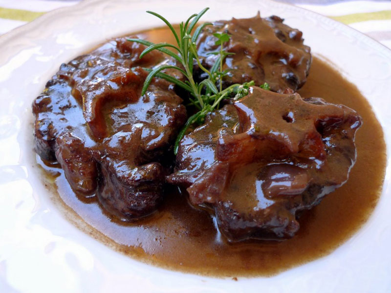 RABO DE BUEY AL VINO